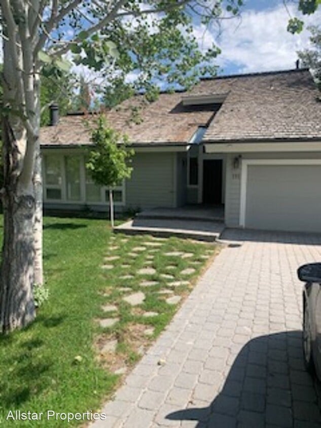 Primary Photo - 4 br, 2.5 bath House - 111 Mayleaf