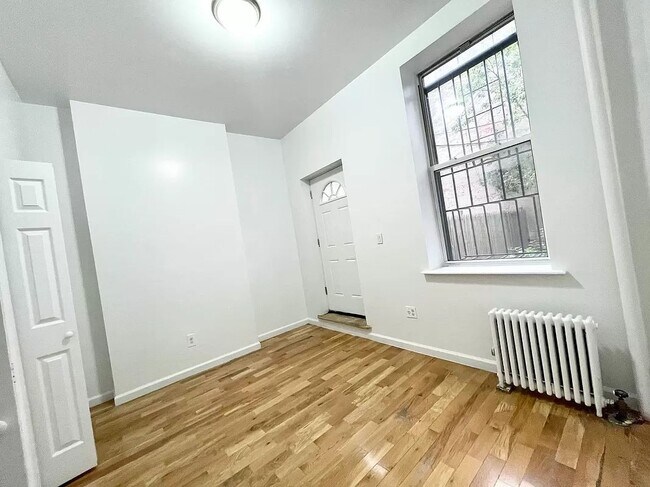 Building Photo - 150 Patchen Avenue