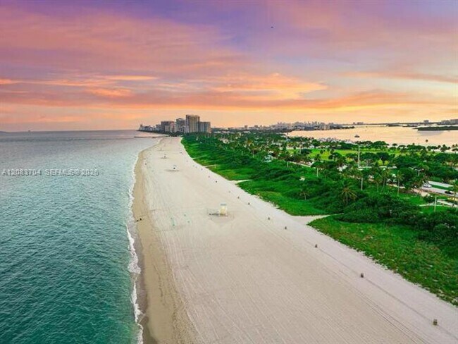 Foto del edificio - 7904 West Dr
