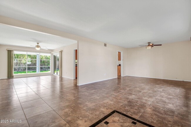 Building Photo - 4623 E Catalina Dr