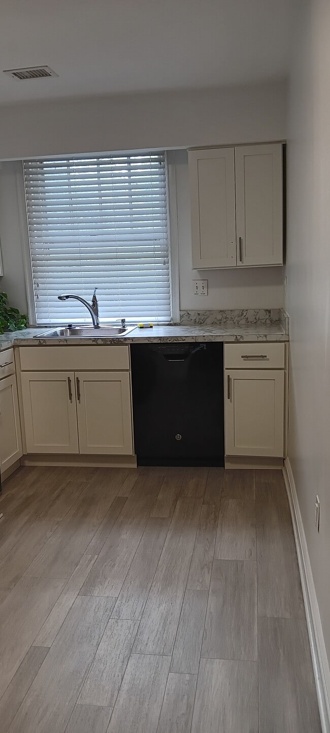 Photo - 500 E Lancaster Ave Apartment