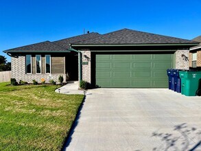 Building Photo - 401 Irish Ln