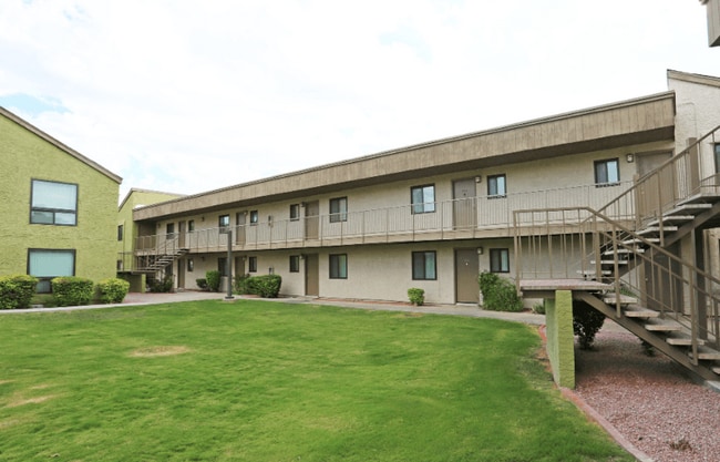 Building Photo - The Summit Apartments