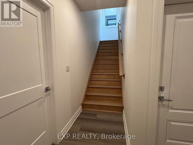 Photo du bâtiment - 7532 Splendour Dr