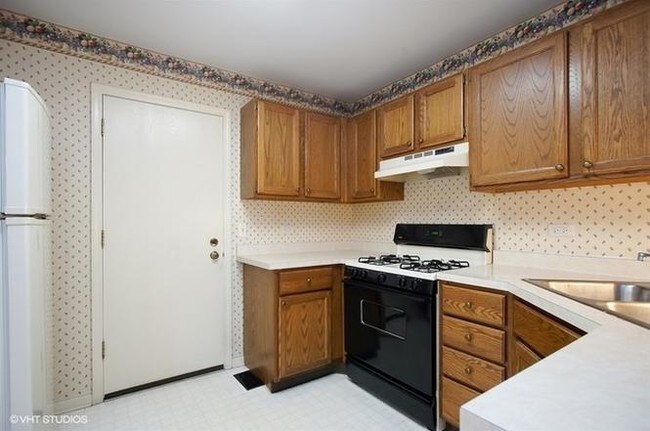 Building Photo - 2565 College Hill Cir