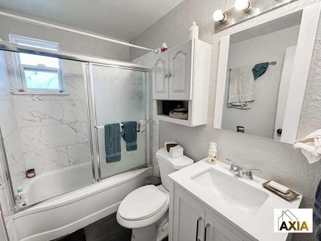 Building Photo - 3BD/1BA Home w/ Great Views!