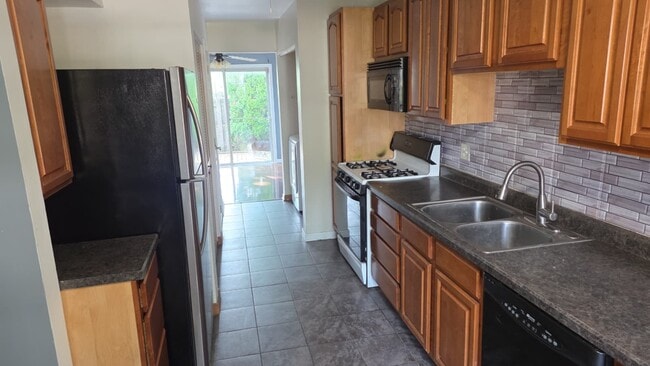 Building Photo - 505 Nebraska Cir