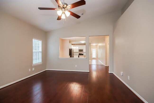 Foto del edificio - 21227 Peachvine Ln