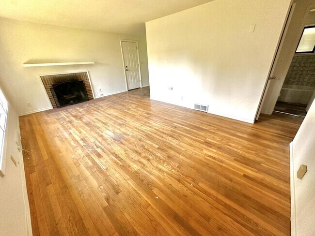 Building Photo - 1610 N 175th St
