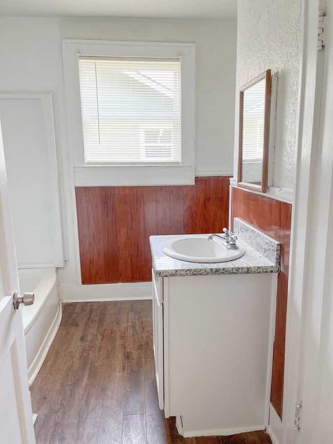 Bathroom - 2665 Larkspur Ave