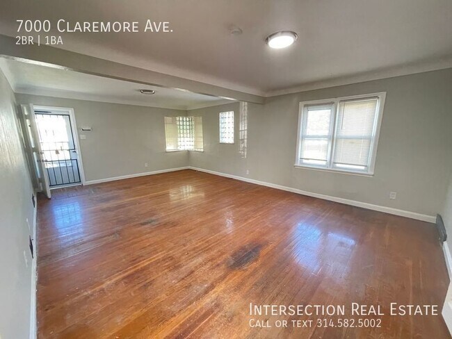 Foto del edificio - Unique Stone Front 2Bed/1Bath on Corner Lot