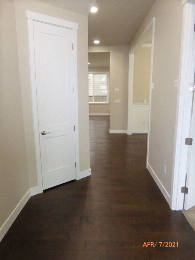Foto del edificio - Beautiful Spacious 4 Bed 3 Bath Home in Co...