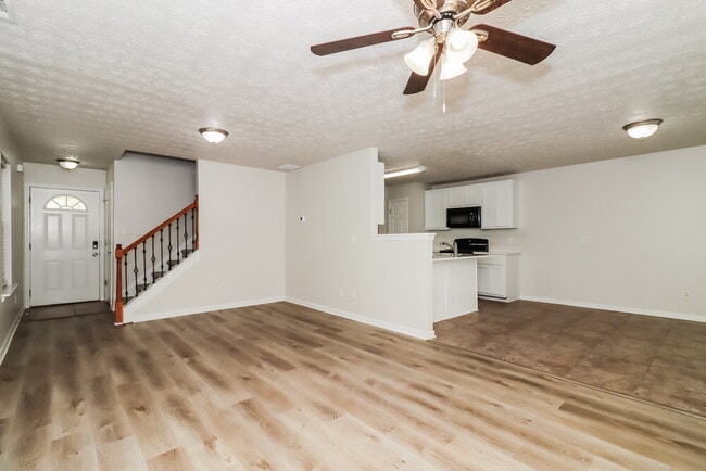 Foto del edificio - 124 Silver Fox Trail