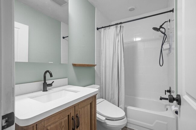 Building Photo - 419 S Van Buren Ave