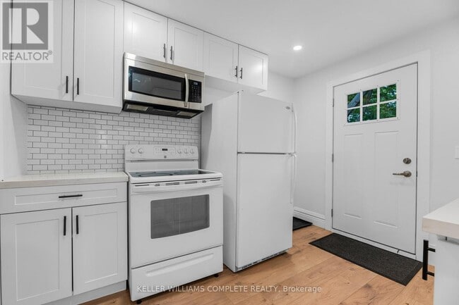 Building Photo - 199 Balmoral Ave N