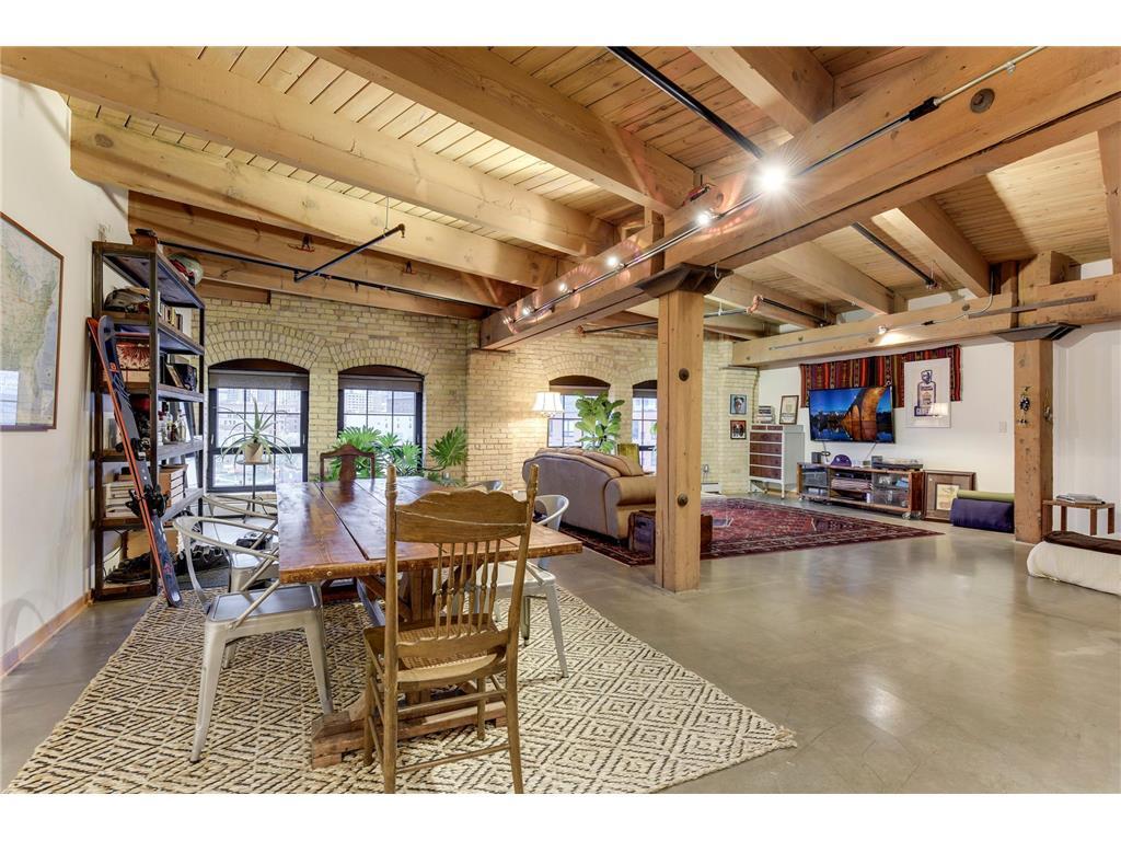 Primary Photo - 404 N Washington Ave