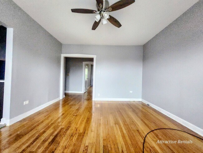 Foto del edificio - 6055 S Troy St