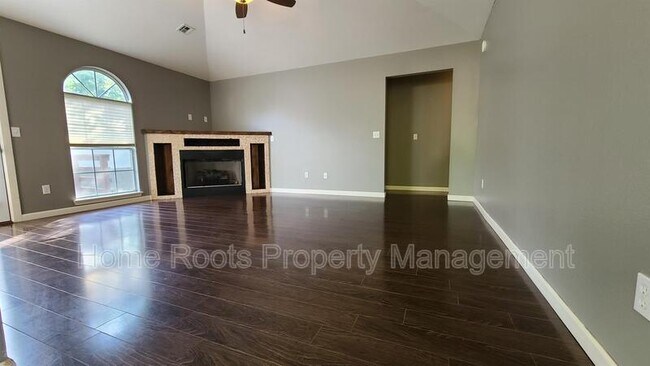 Building Photo - 1606 Cresent St