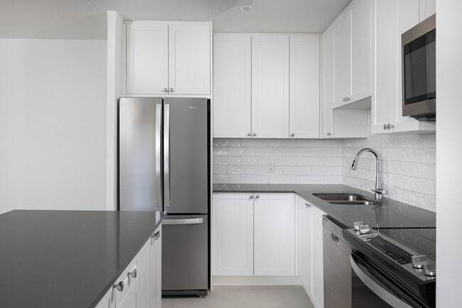 Building Photo - Draydon Manor