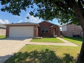 Building Photo - 1720 Pebble Brook Way