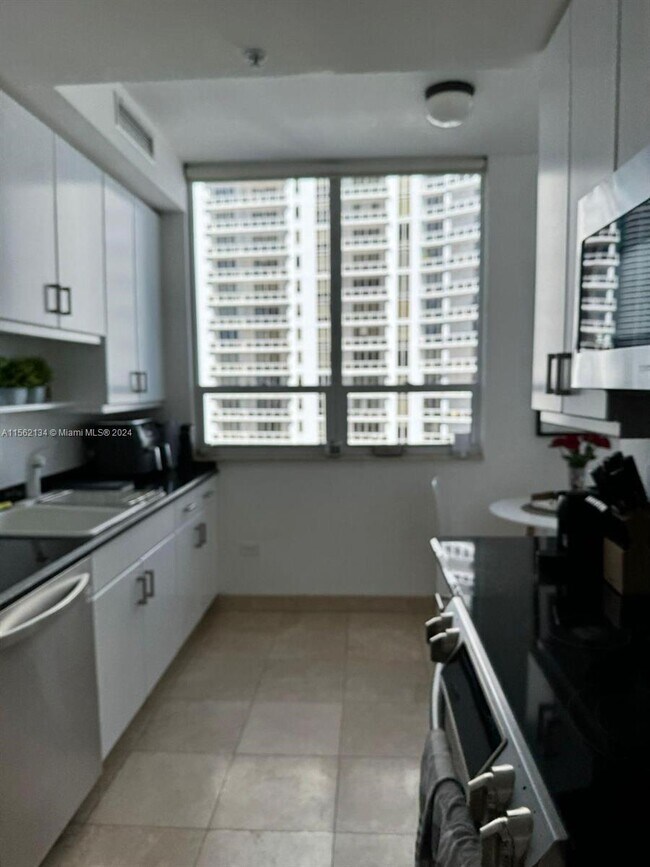 Foto del edificio - 801 Brickell Key Blvd