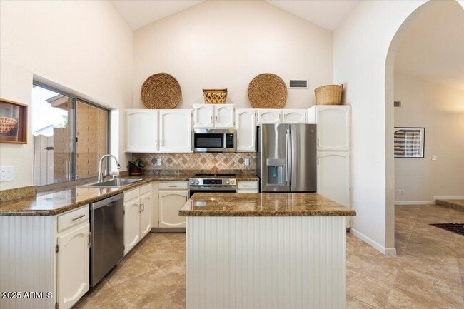 Building Photo - 8894 E Sheena Dr