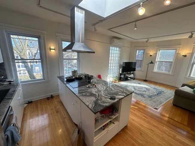 HOT CAMBRIDGE LISTING!!!!! - HOT CAMBRIDGE LISTING!!!!! House