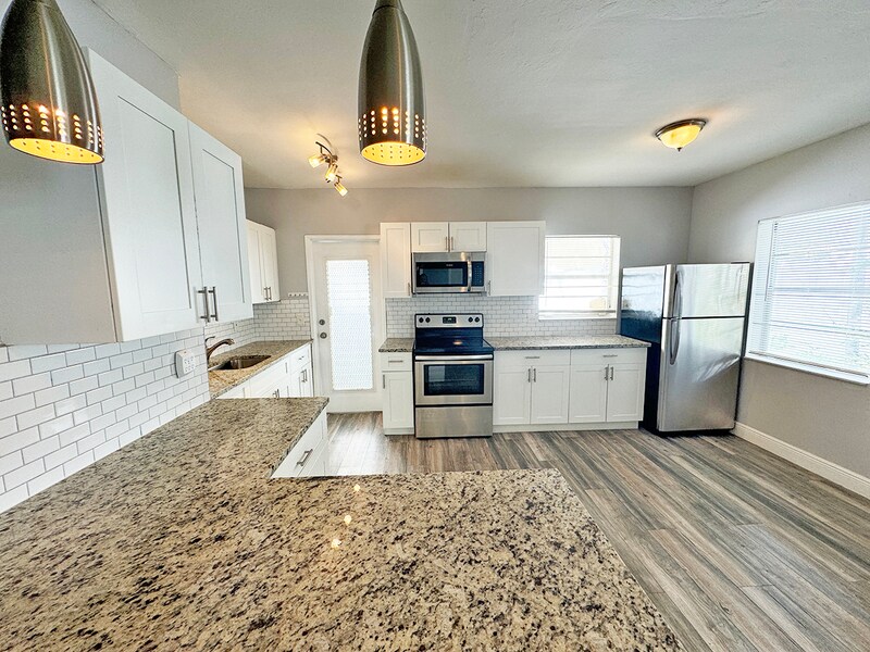 Primary Photo - 4552 N Ocean Dr
