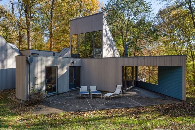 Building Photo - A Unique Opportunity