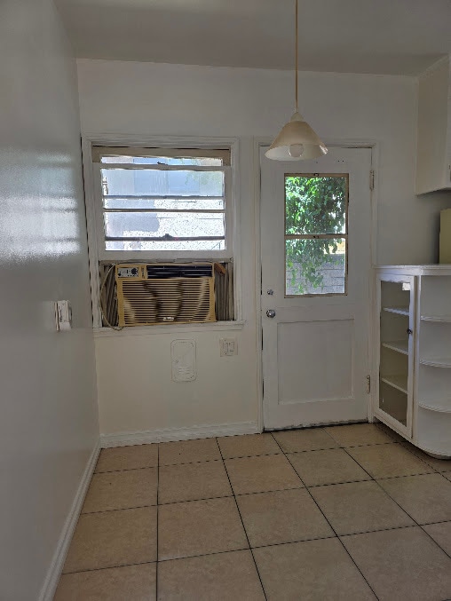 Building Photo - 10917 Moorpark St