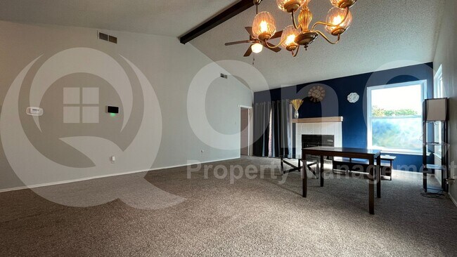 Foto del edificio - 2721 Collins Blvd