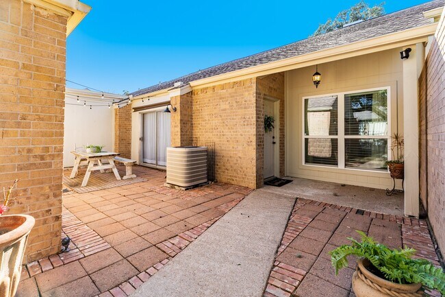 Building Photo - 1814 Veranda Dr