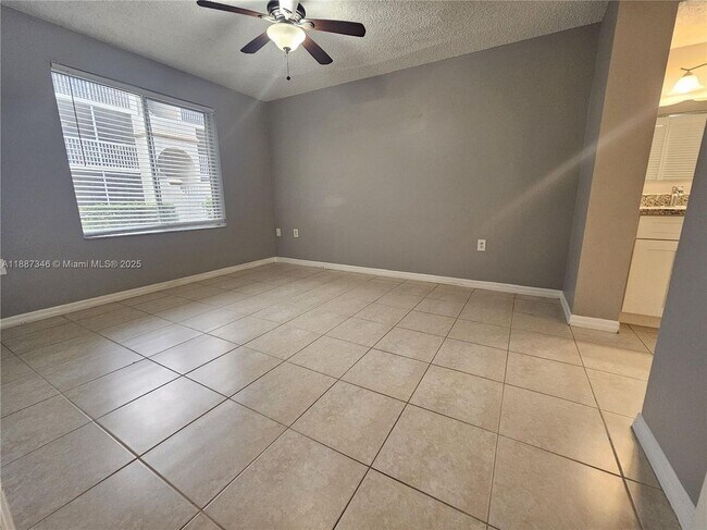 Foto del edificio - 2101 Glenmoor Dr