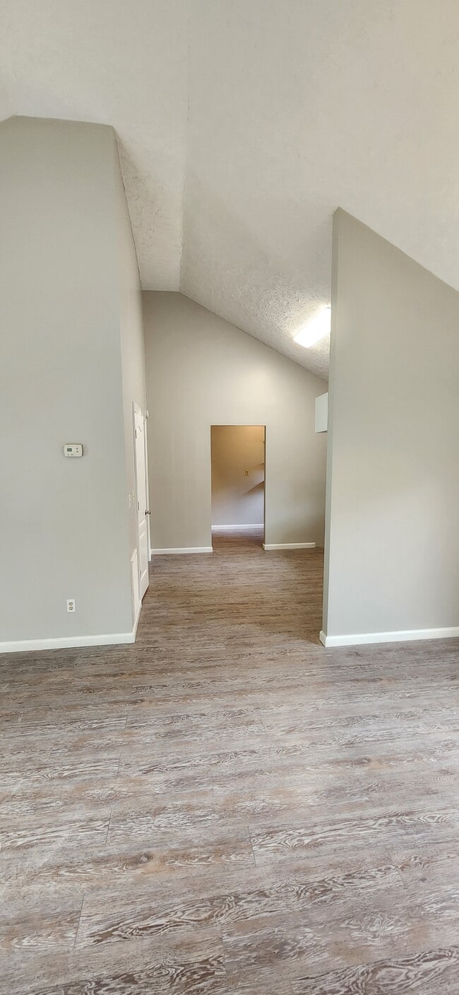Building Photo - 103 Schmitt Ln