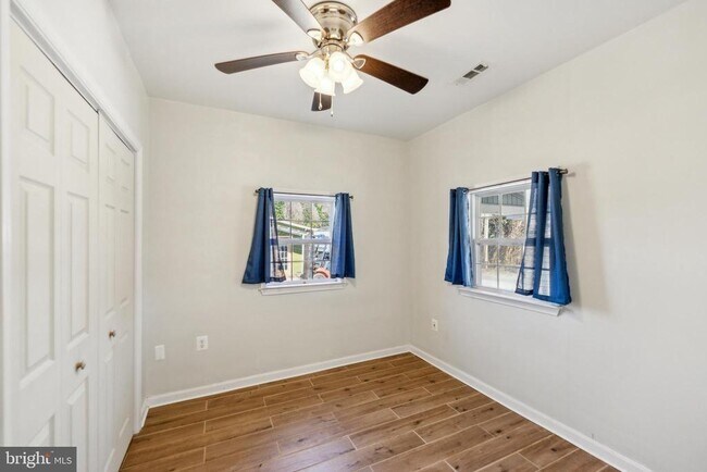 Foto del edificio - 18623 Bells Hotel Pl