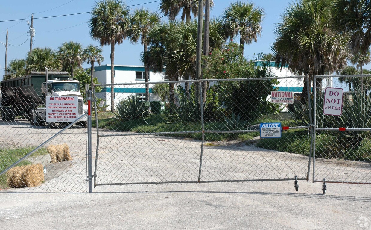 Primary Photo - 300 S Azure Ln