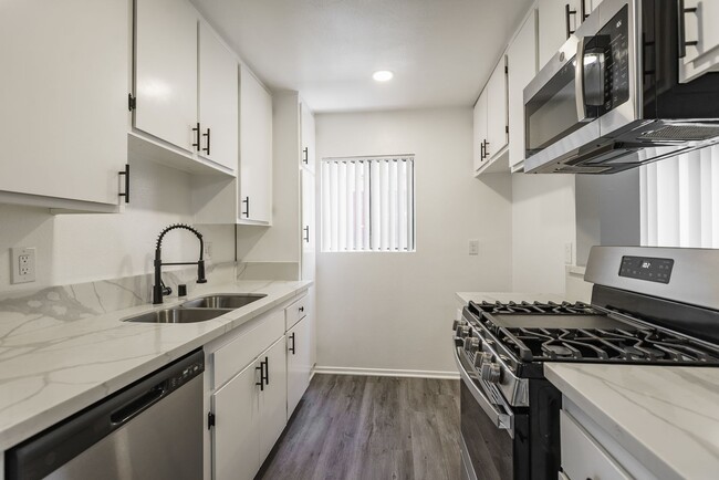 Foto del interior - 17211 Chatsworth Street