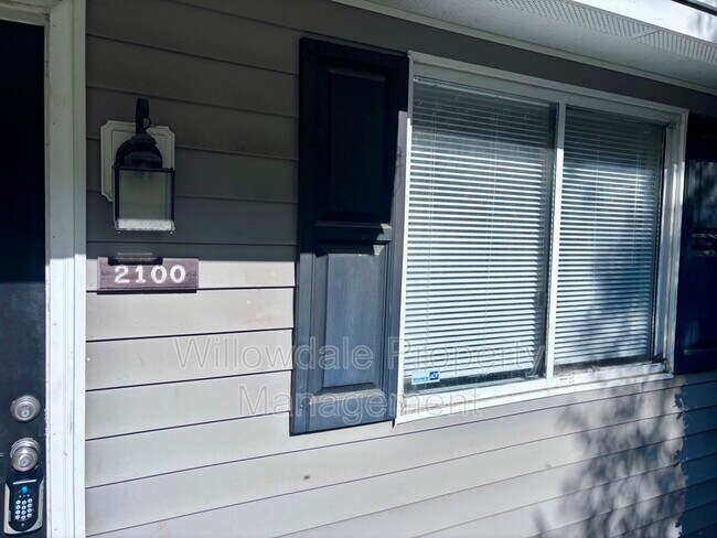 Foto del edificio - 2100 Spring Forest Rd