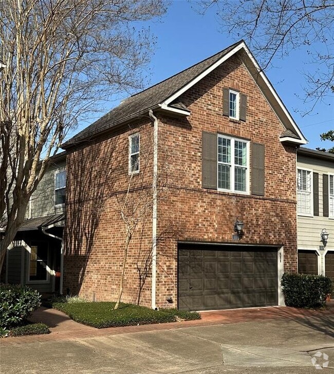 Building Photo - 2710 N Sabine St