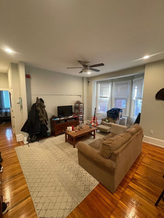 Building Photo - 933 S St Bernard St