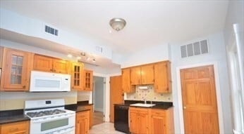 Building Photo - 341 Summer St