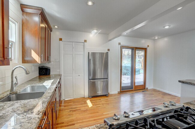 Foto del edificio - Available August 1, 2026 | PRE-LEASE 2 BED 1 BATH – Updated North Boulder Home Near Trails & Down...