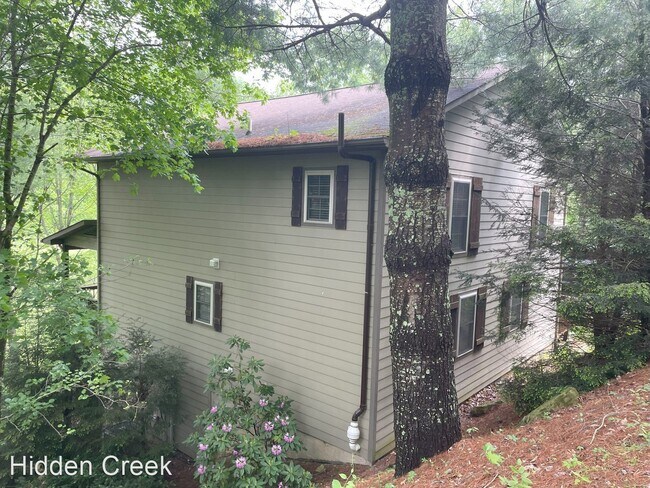 Building Photo - 4 br, 3.5 bath House - 136 Blue Spruce Trail