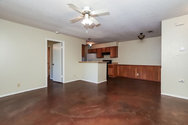 Building Photo - Rare Hill Country Gem | Upgraded Duplex on a Quiet Cul-de-Sac