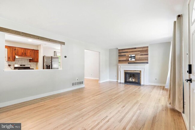 Building Photo - 13 Sturbridge Dr