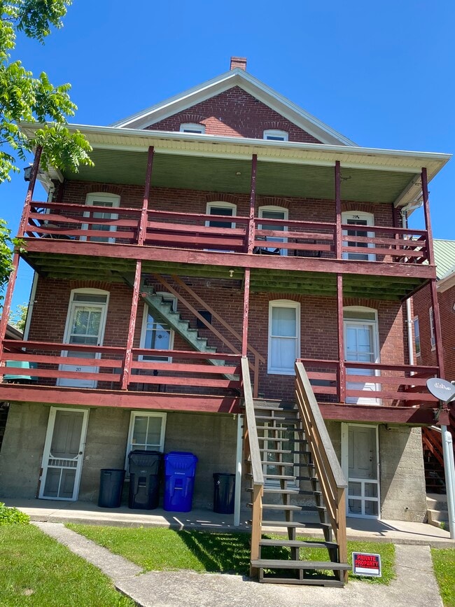 Building Photo - 217 E Middle St