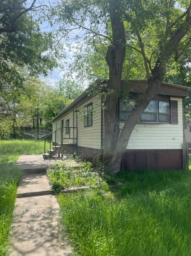 Building Photo - 504 River Park Rd