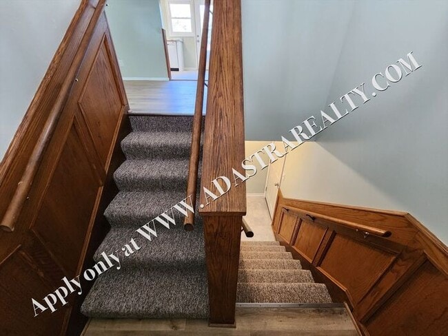 Building Photo - Nice Updated 2 Bed 1.5 Bath Duplex in Base...