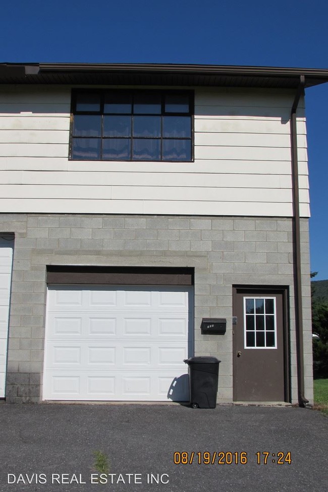 Building Photo - 211 Beech Creek Ave
