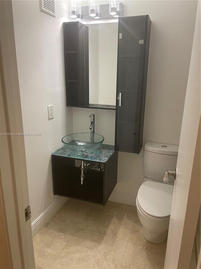 Foto del edificio - 8570 NW 3rd Ln